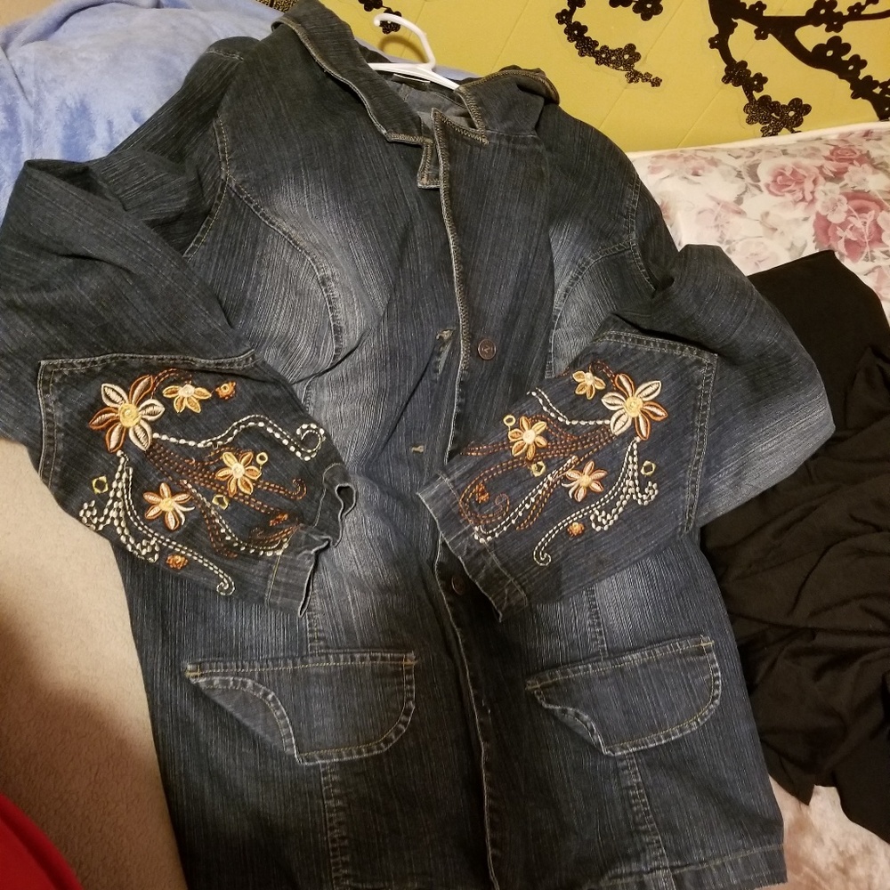 Beautiful detail on sleeve  jean jacket